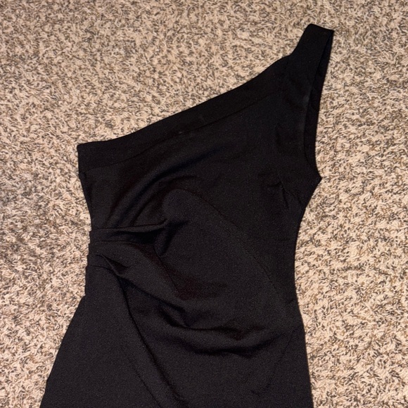 Zara Elegant Black One-Shoulder Dress - Picture 4 of 5